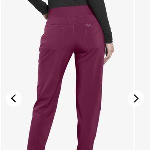 NWT Cherokee Infinity Tapered Jogger Wine in M/P